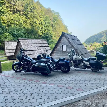 Gostinjska kuća Wooden 3*