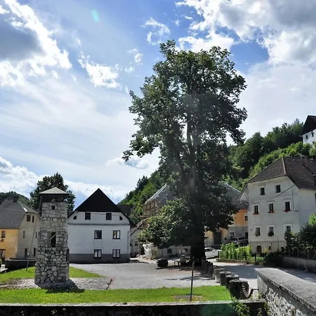 Gostinjska kuća Wooden Kamna Gorica
