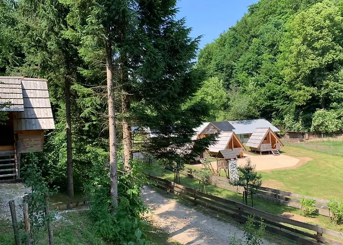 Πανσιόν Wooden Kamna Gorica